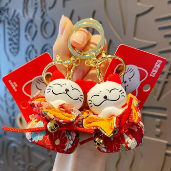 2024 Нова карикатура Lucky Cat ключодържател сладък благословия чанта котка кукла ключодържател чар държач смола ключодържател за двойка семейни подаръци